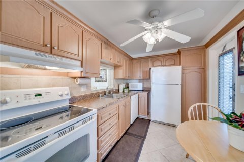 Condo in Lauderdale Lakes, Florida, 2 bedrooms  № 1035959 - photo 27