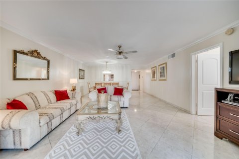 Condo in Lauderdale Lakes, Florida, 2 bedrooms  № 1035959 - photo 18