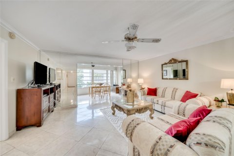 Condo in Lauderdale Lakes, Florida, 2 bedrooms  № 1035959 - photo 22