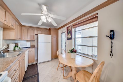 Condo in Lauderdale Lakes, Florida, 2 bedrooms  № 1035959 - photo 28