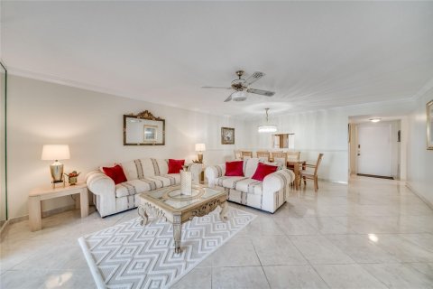 Condo in Lauderdale Lakes, Florida, 2 bedrooms  № 1035959 - photo 19