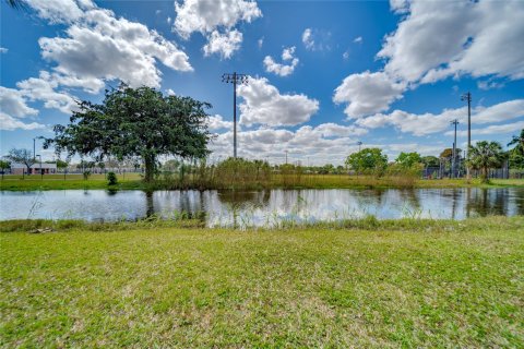 Condo in Lauderdale Lakes, Florida, 2 bedrooms  № 1035959 - photo 2