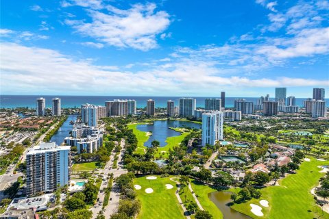 Condo in Aventura, Florida, 2 bedrooms  № 1026116 - photo 22