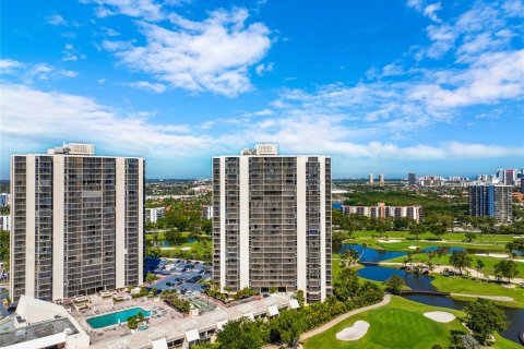 Condo in Aventura, Florida, 2 bedrooms  № 1026116 - photo 5