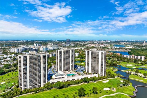 Condo in Aventura, Florida, 2 bedrooms  № 1026116 - photo 14