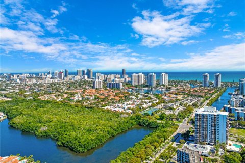 Condo in Aventura, Florida, 2 bedrooms  № 1026116 - photo 24