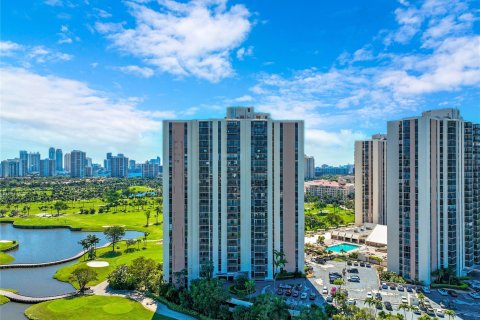 Condo in Aventura, Florida, 2 bedrooms  № 1026116 - photo 20