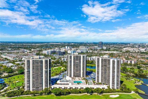 Condo in Aventura, Florida, 2 bedrooms  № 1026116 - photo 15