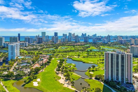 Condo in Aventura, Florida, 2 bedrooms  № 1026116 - photo 21