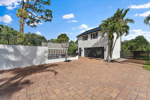 House in Jupiter, Florida 5 bedrooms, 580.55 sq.m. № 1072670 - photo 17