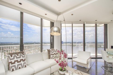 Copropriété à louer à Aventura, Floride: 3 chambres, 348.38 m2 № 1356729 - photo 2