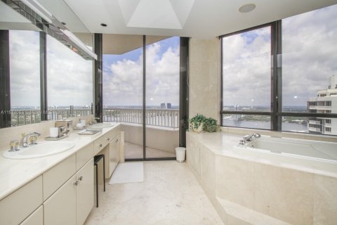 Copropriété à louer à Aventura, Floride: 3 chambres, 348.38 m2 № 1356729 - photo 24