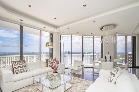 Copropriété à louer à Aventura, Floride: 3 chambres, 348.38 m2 № 1356729 - photo 1