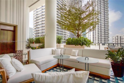 Condominio en alquiler en Miami, Florida, 3 dormitorios, 134.71 m2 № 1356767 - foto 15