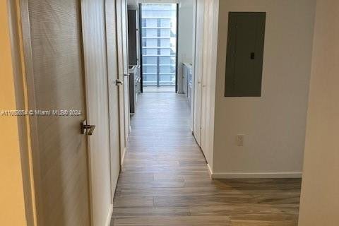 Copropriété à louer à Miami, Floride: 3 chambres, 134.71 m2 № 1356767 - photo 2