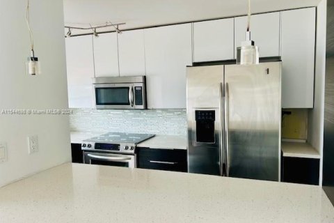 Townhouse in North Miami Beach, Florida 3 bedrooms, 158.86 sq.m. № 1047331 - photo 11