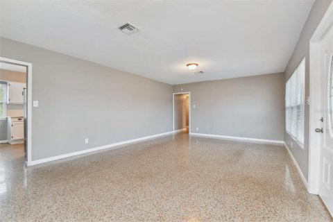 Casa en venta en Saint Petersburg, Florida, 3 dormitorios, 155.98 m2 № 1343976 - foto 14