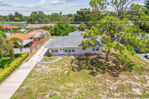 Casa en venta en Saint Petersburg, Florida, 3 dormitorios, 155.98 m2 № 1343976 - foto 2