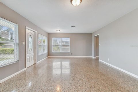 Casa en venta en Saint Petersburg, Florida, 3 dormitorios, 155.98 m2 № 1343976 - foto 13