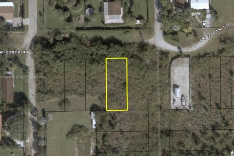 Terreno en venta en Goulds, Florida № 1327601 - foto 1