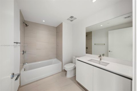 Copropriété à vendre à Pompano Beach, Floride: 2 chambres, 179.02 m2 № 1073189 - photo 23