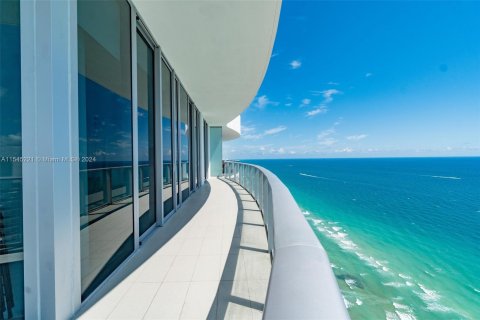 Condominio en venta en Hollywood, Florida, 3 dormitorios, 162.76 m2 № 1073190 - foto 2