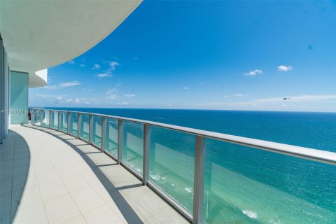 Copropriété à vendre à Hollywood, Floride: 3 chambres, 162.76 m2 № 1073190 - photo 1