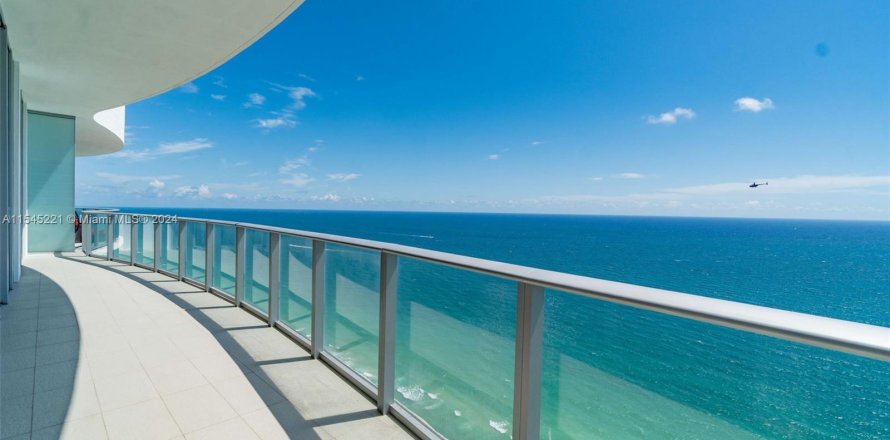 Condominio en Hollywood, Florida, 3 dormitorios  № 1073190