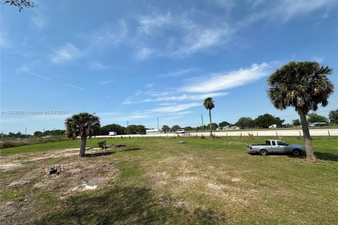 Купить коммерческую недвижимость в Окичоби, Флорида № 1073249 - фото 4
