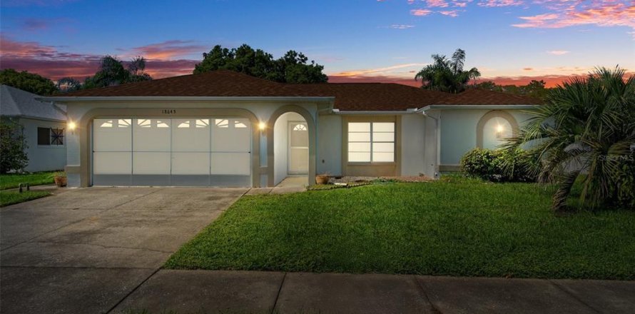 House in Hudson, Florida 3 bedrooms, 130.81 sq.m. № 1402484