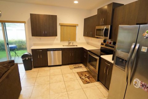 Townhouse in Lauderhill, Florida 3 bedrooms, 138.98 sq.m. № 1060032 - photo 2