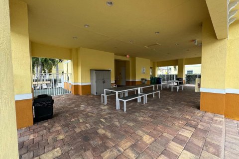 Townhouse in Lauderhill, Florida 3 bedrooms, 138.98 sq.m. № 1060032 - photo 5