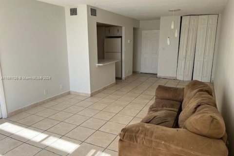 Condo in Lauderhill, Florida, 1 bedroom  № 1074382 - photo 6