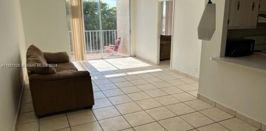 Condo in Lauderhill, Florida, 1 bedroom  № 1074382