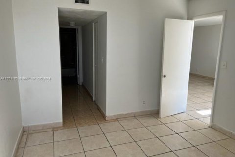 Condo in Lauderhill, Florida, 1 bedroom  № 1074382 - photo 8