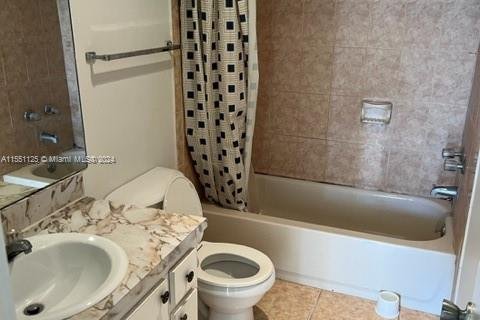 Condo in Lauderhill, Florida, 1 bedroom  № 1074382 - photo 11