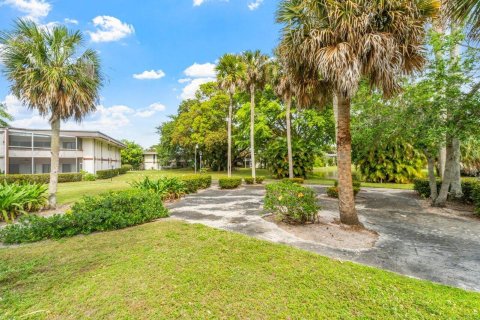 Condo in Royal Palm Beach, Florida, 2 bedrooms  № 1050274 - photo 2