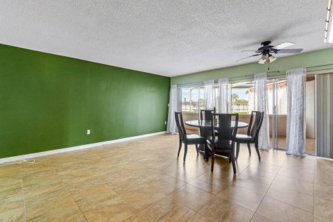 Condo in Royal Palm Beach, Florida, 2 bedrooms  № 1050274 - photo 16