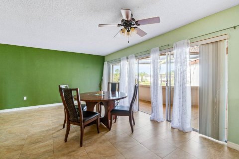 Condo in Royal Palm Beach, Florida, 2 bedrooms  № 1050274 - photo 14