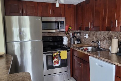 Condo in Hollywood, Florida, 1 bedroom  № 1058932 - photo 17