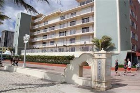 Condominio en venta en Hollywood, Florida, 1 dormitorio, 59.27 m2 № 1058932 - foto 21