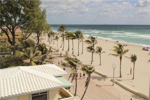 Condo in Hollywood, Florida, 1 bedroom  № 1058932 - photo 5