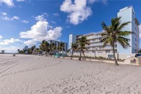 Condominio en venta en Hollywood, Florida, 1 dormitorio, 59.27 m2 № 1058932 - foto 10