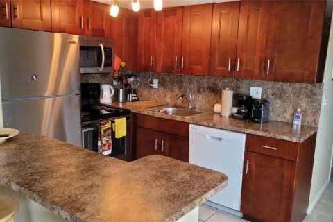 Condo in Hollywood, Florida, 1 bedroom  № 1058932 - photo 15