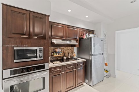 Condo in Miami, Florida, 3 bedrooms  № 1075455 - photo 10