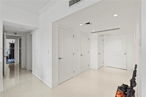 Condo in Miami, Florida, 3 bedrooms  № 1075455 - photo 17