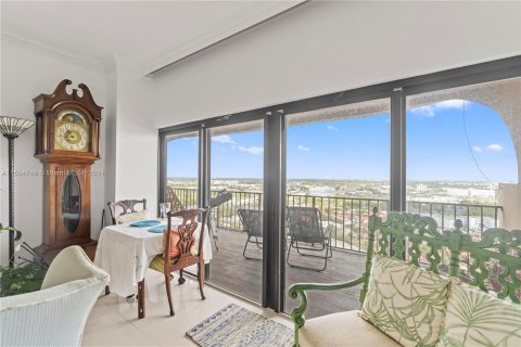 Condo in Miami, Florida, 3 bedrooms  № 1075455 - photo 21