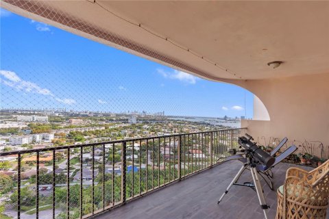 Condominio en venta en Miami, Florida, 3 dormitorios, 181.16 m2 № 1075455 - foto 2