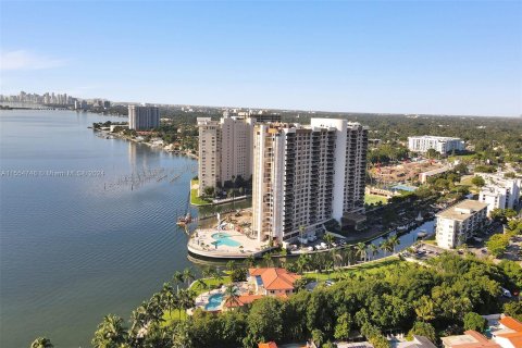 Condominio en venta en Miami, Florida, 3 dormitorios, 181.16 m2 № 1075455 - foto 1