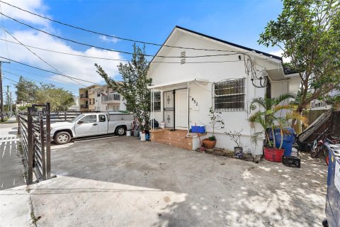 Commercial property in Miami, Florida № 1067846 - photo 3